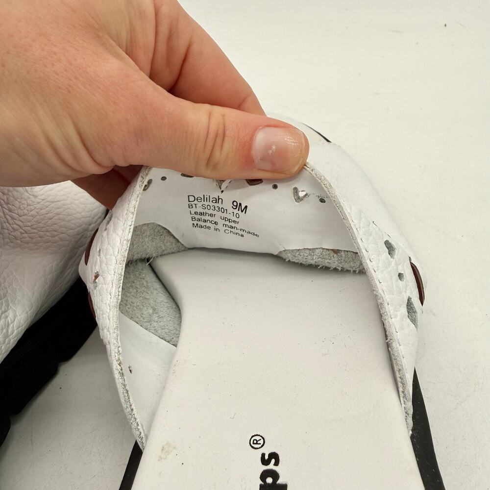 BareTraps Slip On White Pebbled Delilah Leather Sandals Women's 9 - Picture 6 of 7